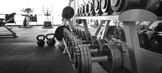 Jak zacząć treningi na siłowni i uniknąć kontuzji na początku Jak zacząć treningi na siłowni i uniknąć kontuzji na początku