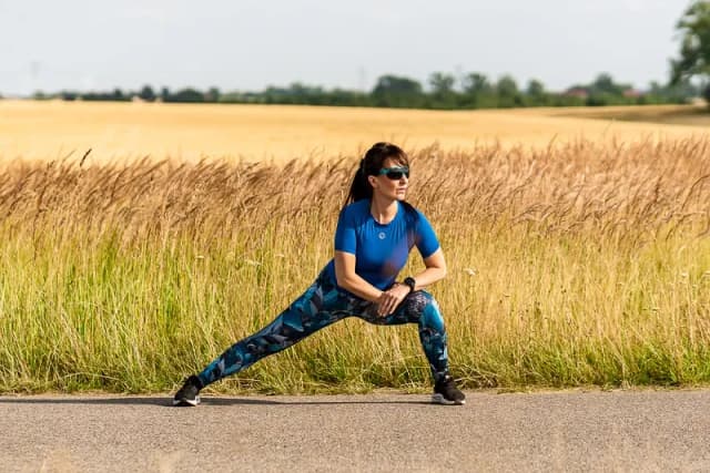 Rozciąganie przed czy po treningu: Klucz do lepszej regeneracji i wyników Rozciąganie przed czy po treningu: Klucz do lepszej regeneracji i wyników